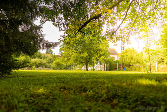 Dům s neuvěřitelnou atmosféru v klidné části Úval - 18