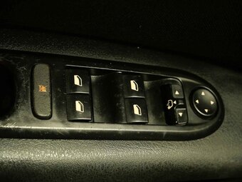 Peugeot 407 sedan 2.0 HDi (100 kW) - 18
