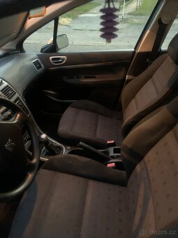 Peugeot 307 SW 2.0 HDI 7 místné. Tažné. Klima. Panorama - 18