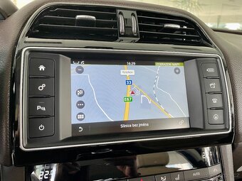 Jaguar F-Pace 20d AWD Prestige Kůže Navi R22 - 18