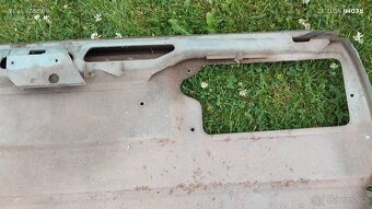 Zadni čelo na ŠKODA 105/120 s lištou a světlem. - 18