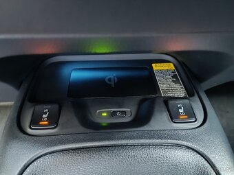 Toyota Corolla Hybrid GR Sport rok 2022, najeto: 39.225 km - 18