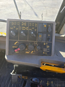 Traktor JCB Fastrac 3185 - 18