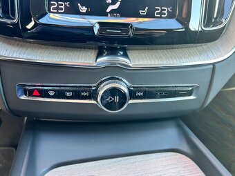 Volvo XC60 B4 AWD Inscription - 18