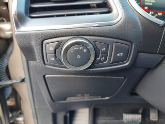 Ford S-MAX 2.0 Tdci 140Kw Titanium 4x4 r.v.2019 nové v ČR - 18