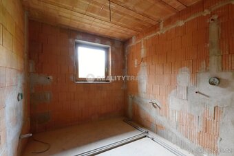 PRODEJ HRUBÉ STAVBY RODINNÉHO DOMU 281 M2, NA POZEMKU 534 M2 - 18