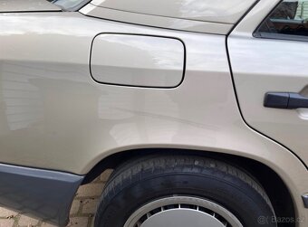 Mercedes-Benz 200E - 18