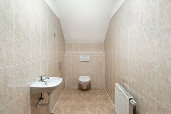 Prodej rodinného domu, 255 m2 + 481 m2 pozemek, Jesenice - O - 18