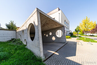 Prodej bytu 4+kk/sklep/garážové stání/balkon, 104m2, ul. Nep - 18