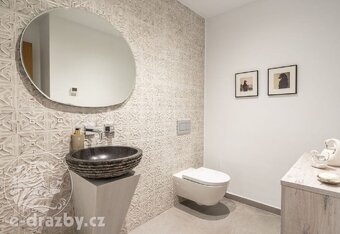 Samostatně stojící vila se 4 ložnicemi zastavěná plocha 338  - 18