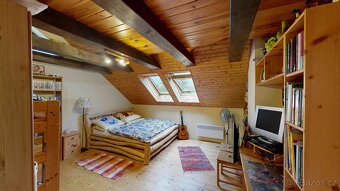 Chalupa po úspešnom režisérovi v obci Stará Turá-časť Papaď - 18