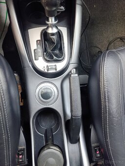 PEUGEOT 4007 2,2 hdi , 4x4 , AWD,7 míst, automat. - 18