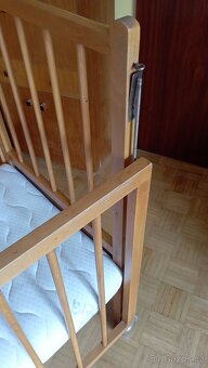 Výškově nastavitelná dětská postýlka s matrací - 18