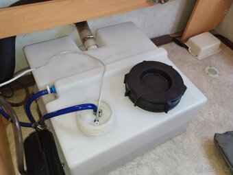 WILK pro 4. Rok 2002.Pevná postel. WC. Stan. 100 km/h - 18