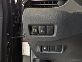 Toyota C-HR 1.8 Hybrid 90kW KAMERA, LANE ASSIST, ČR - 18