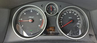 Opel Zafira 1.9 TDCI 88kw 7míst - 18