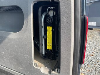 VW Caddy 1,9 TDi Aut.Klima, Tažné, AKU - 18