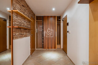 Prostorný střešní byt 3+1 s terasou - 90m2 + 30m2 terasa, Pr - 18