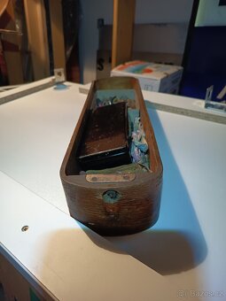 Šicí stroj Bobbin se starožitnou výbavou - 18