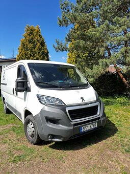Peugeot Boxer s ručním ovládáním a plošinou 2016 - 18