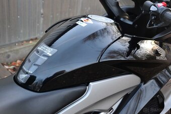 Honda VFR 800X CROSSRUNNER - 18