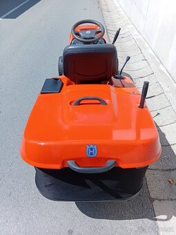 Prodám zahradní traktor Husqvarna 17.5Hp Hydro - 18