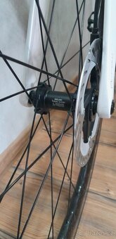 Celokarbonové silniční kolo - 18