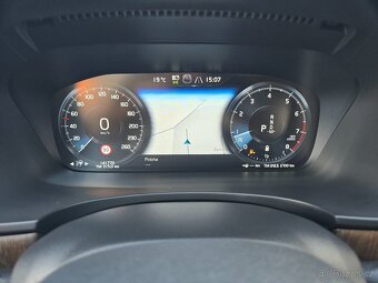 VOLVO V90 2,0 221kW B6 AWD 4x4 INSCRIPTION Auto 2021 ČR -DPH - 18