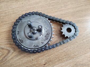 Prodám náhradní díly na motocykl JAWA 550 pařez a jawa 555 - 18