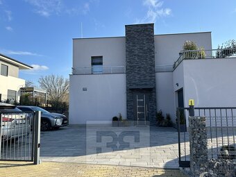 Pronájem luxusního bytu 4+kk, 138 m2 + dvě terasy, garáž a p - 18