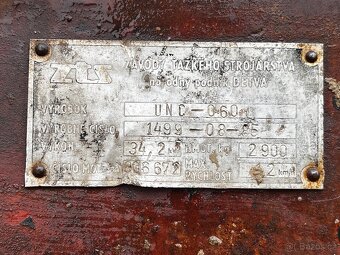 nakladač UNC 060 - 18