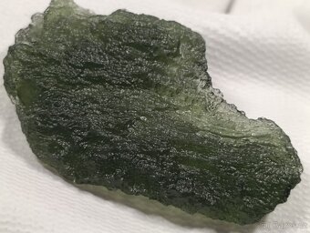 Vltavín z Chlumu 14,36 g , težkký krásný sbírkový + stojánek - 18