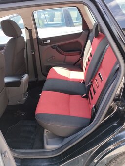 Ford Focus kombi 1.6 benzín - 18