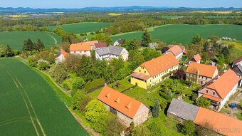 Prodej zavedeného penzionu s restaurací a velkým bytem - 18