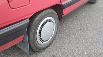 Audi 100 C3 1986 1.8 pěkný stav bez koroze - 18