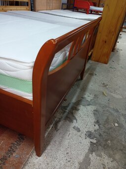Prodám krásnou bytelnou postel 100 x 200 cm s nočním stolkem - 18
