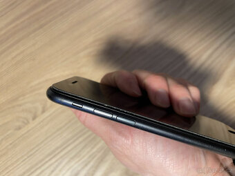 Apple iPhone SE 2020 128 GB, černý - 18