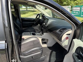 Lancia Voyager 2.8 CrRD 131 kW Platinum - 18