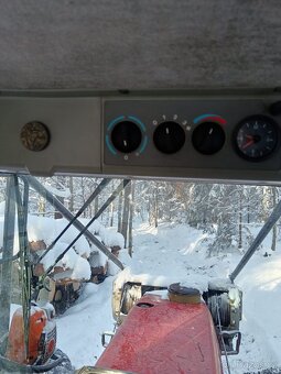 Massey Ferguson 6180 lesní kolový traktor - 18