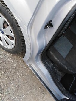 FORD MONDEO KOMBI 1,6i BENZIN 88 KW RV 2011,,,ZA 59000 KČ - 18