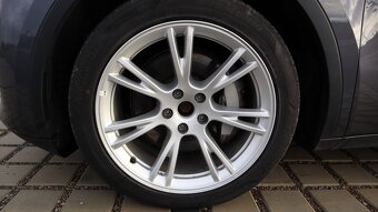 Tesla Model Y Long Range 4WD - 18