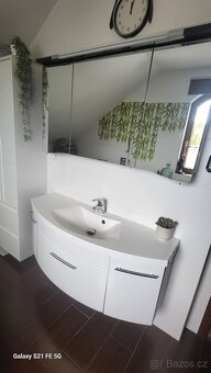 UMYVADLO SE SKŘÍŇKOU+ZRCADLO-KOUPELNOVÁ SESTAVA - VELKÁ - 18