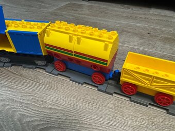 LEGO DUPLO – vlak, koleje, výhybky, kostky, farma, zvířata - 18