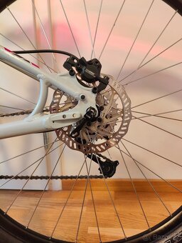 Specialized Jett 29" (dámské horské kolo) na 155-178 cm - 18