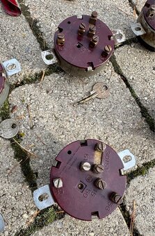 Jawa 250 350 panelka - drzaky a spinacky - 18