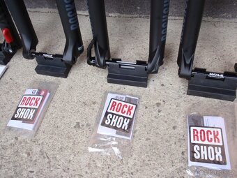 Nové vidlice Fox, Rock Shox, SR Suntour - 18