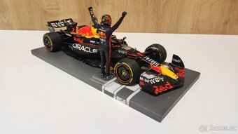 Max Verstappen 1:18 + Figurka + podpis karta - 18