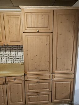 Moderní kuchyňská linka se spotřebiči - 18
