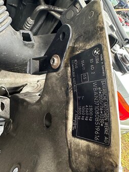 BMW e61 530d M-paket (díly) - 18