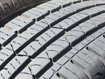 Pěkná letní orig alu kola Dacia Duster 215/65/16 vzorek 7mm - 18